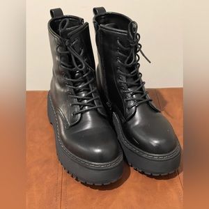 Steve Madden - platform boots